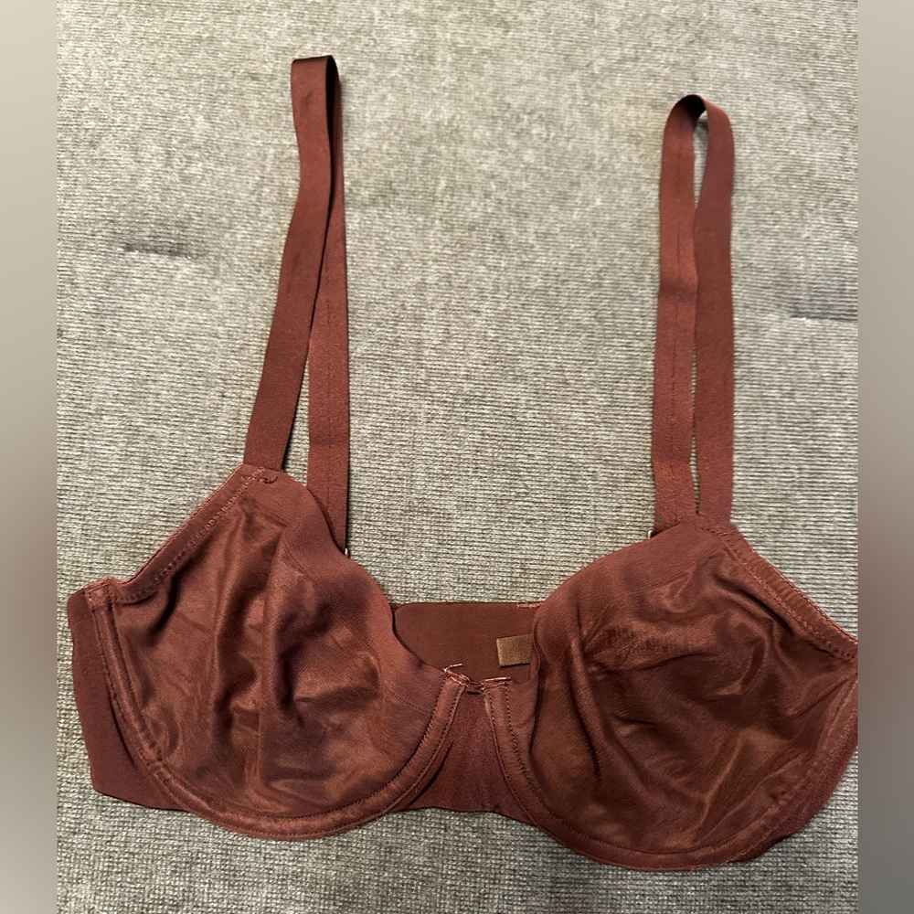 SKIMS Underwire Bra in Deep Brown